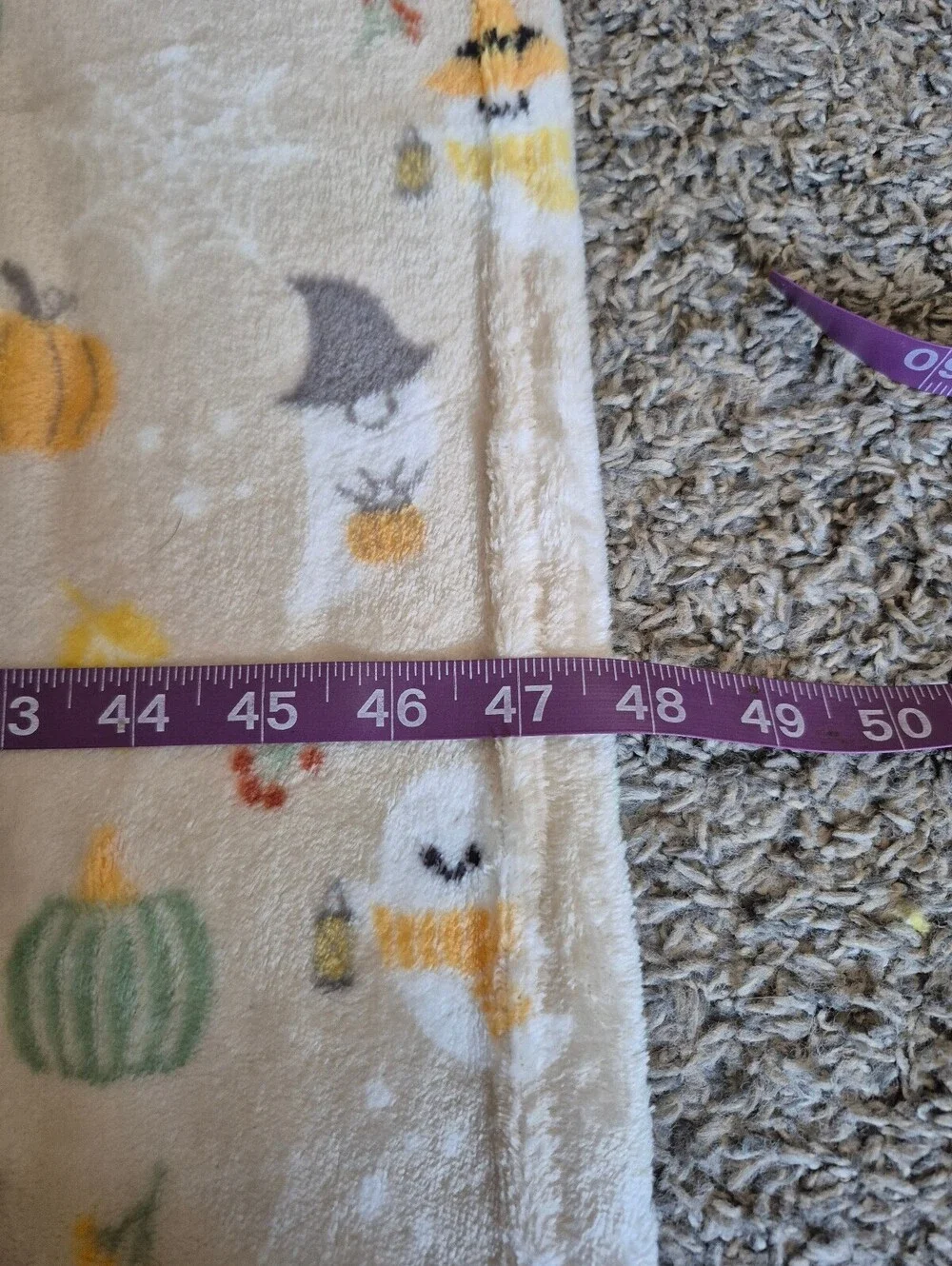 Halloween Themed Plush Throw Blanket with Ghost and Pumpkin Pattern